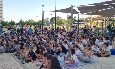ילדים בהצגה בגינה, צילום באדיבות עיריית ראשון לציון