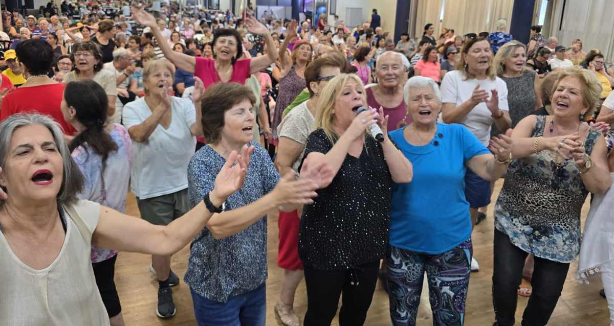 בני הגיל השלישי במסיבת ריקודים ושירה, צילום: עיריית ראשון לציון