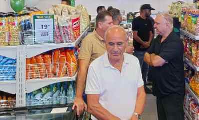 חגי שלום בפתיחת הסניף החדש, צילום: יואב צור