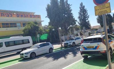מתגברים סיורים. רכב של ביטחון עירוני