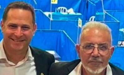ראש העיר ראשון לציון עם סגנו אבי חיים מימין
