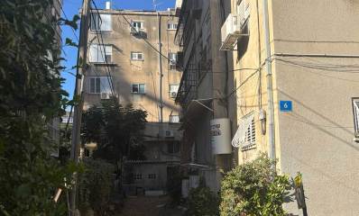 השטח המיועד להפקעה בשכונת אברמוביץ. בין רחוב יל"ג 6 מימין לפינת פרישמן 8 משמאל